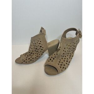 Adriana New York women's beige mule‎ sandal size 9 buckles at ankle